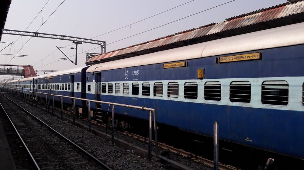 11 trains diverted due to derail of tapti ganga express