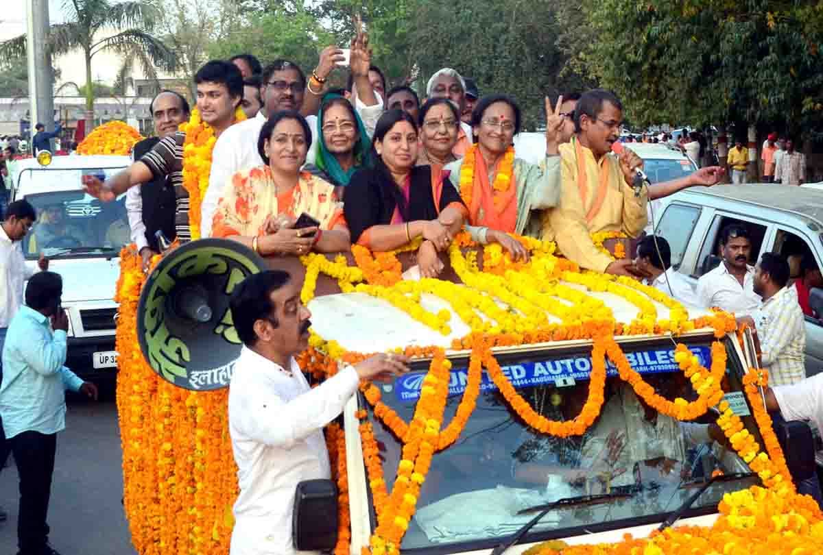Pratyagraj reached Raea along with a huge convoy, welcoming everywhere