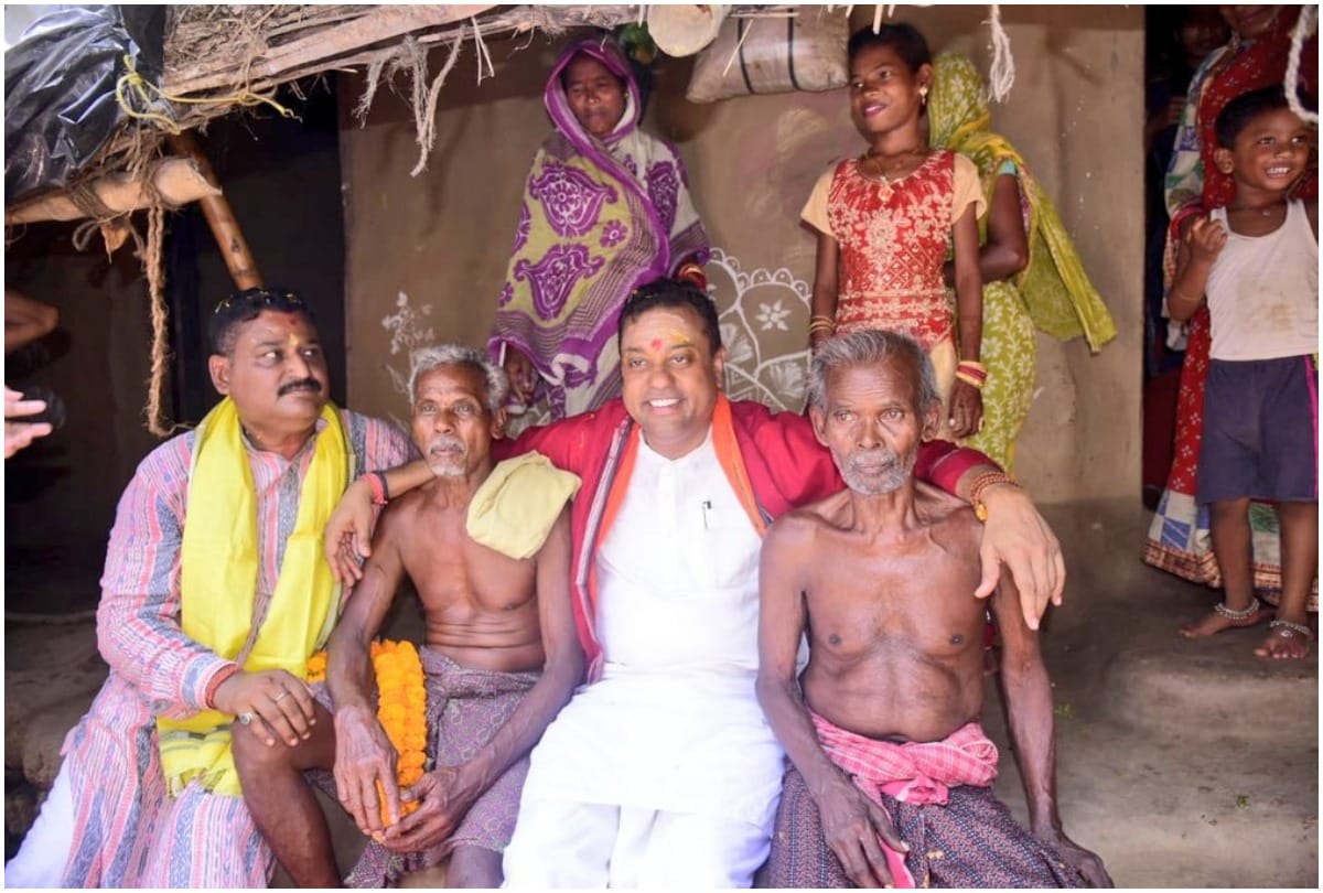 Lok Sabha Elections 2019: BJP candidate Sambit Patra visits poor families during campaign