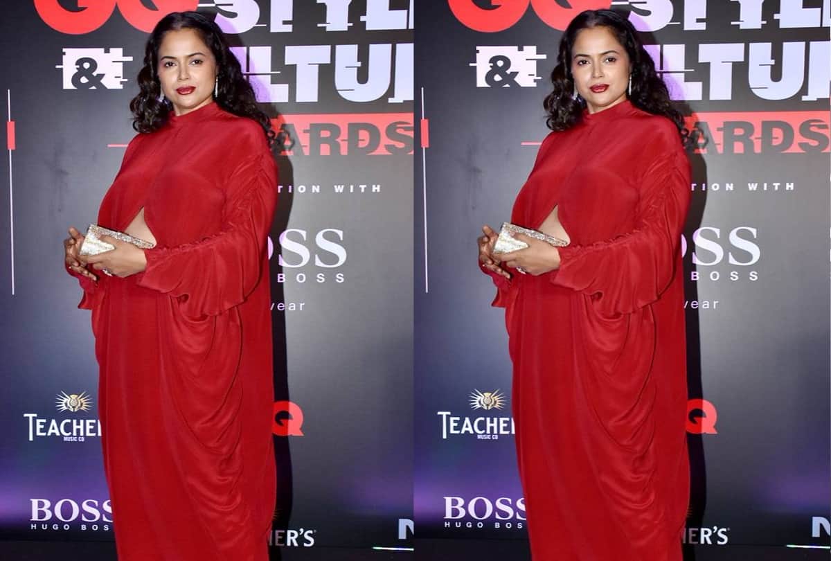 sameera reddy enjoying her pregnancy period in swimming pool photo viral