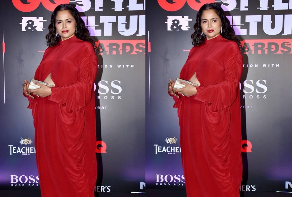 sameera reddy enjoying her pregnancy period in swimming pool photo viral