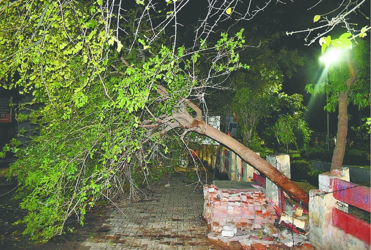 weather change due to thunderstorms rain in agra zone