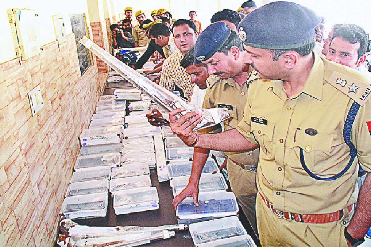 Meerut police busted illegal arms factory and arrested seven accused