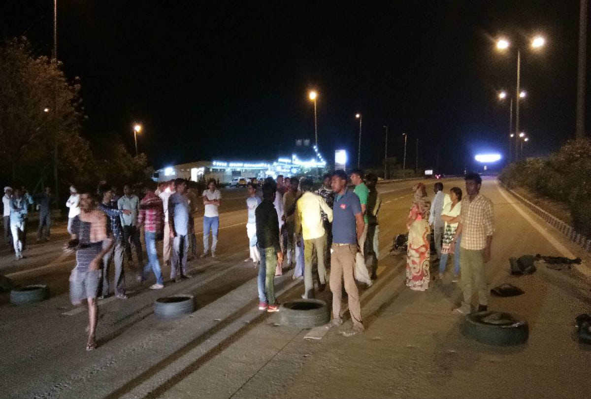 anger villagers protest after two persons killed in accident on Yamuna Expressway