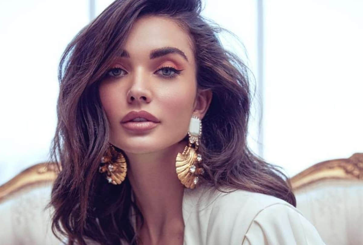 Akshay Kumar heroine Amy Jackson shared topless picture during pregnancy on Instagram