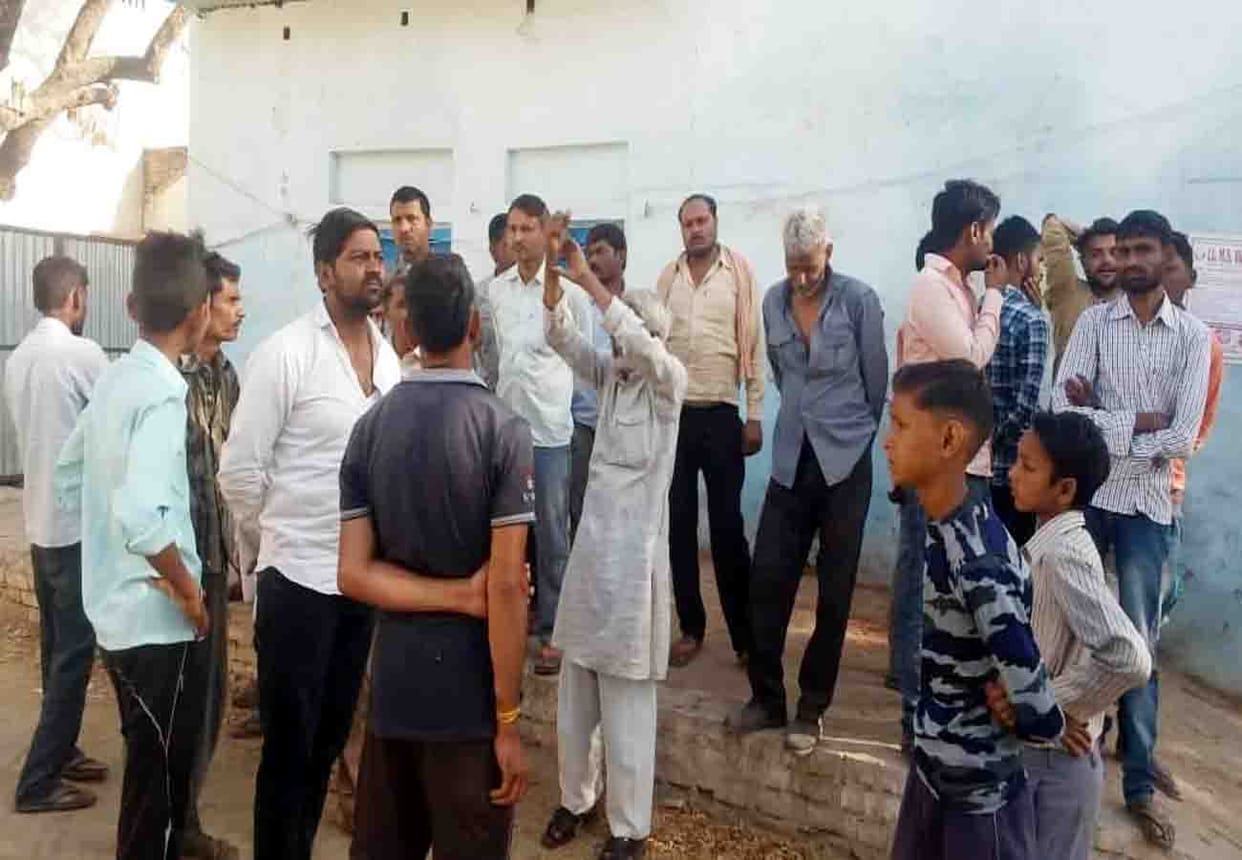 robbers looted three family in jalaun