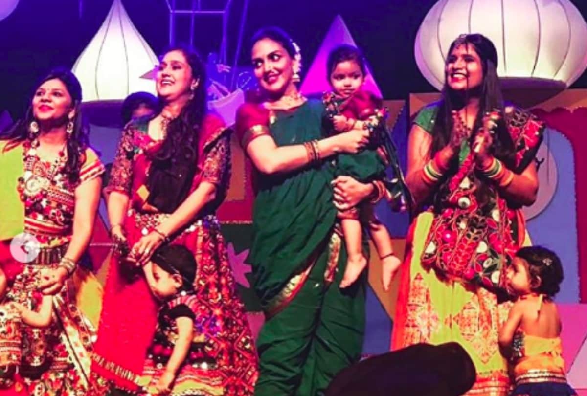 Esha Deol Dance Performance with Daughter Radhya for first time during Pregnancy
