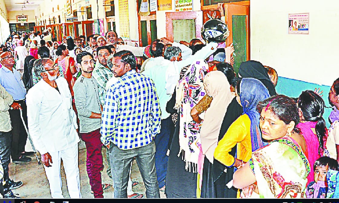 Disease of sickness, queue in the district hospital
