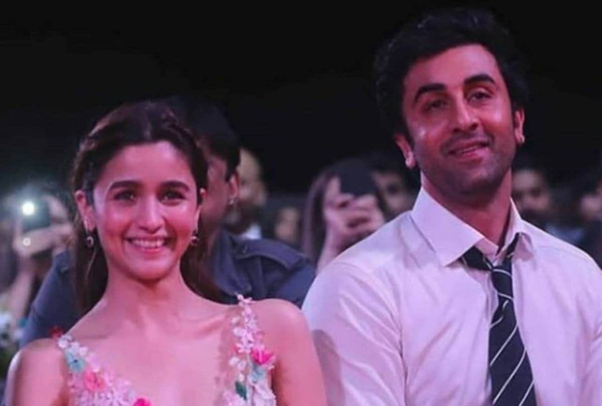 alia bhatt and ranbir kapoor awkward kissed each other at zee cine awards
