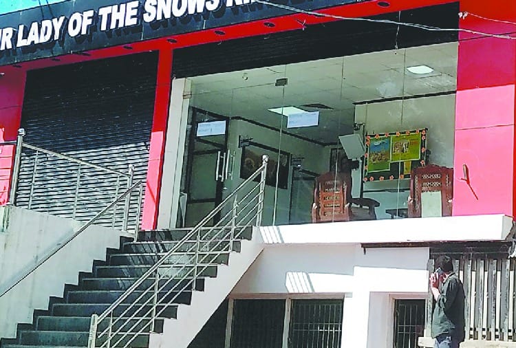निजी प्ले स्कूल संचालक को नोटिस जारी
