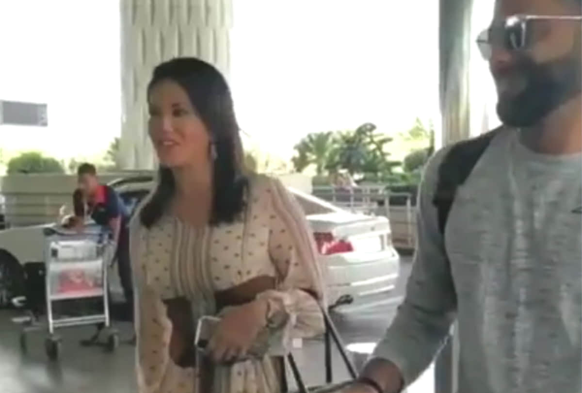 sunny leone spotted with virat kohli duplicate at airport