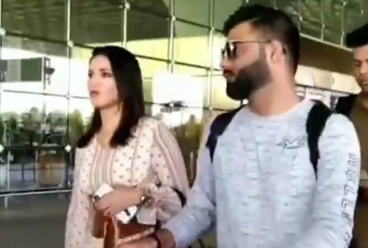sunny leone spotted with virat kohli duplicate at airport