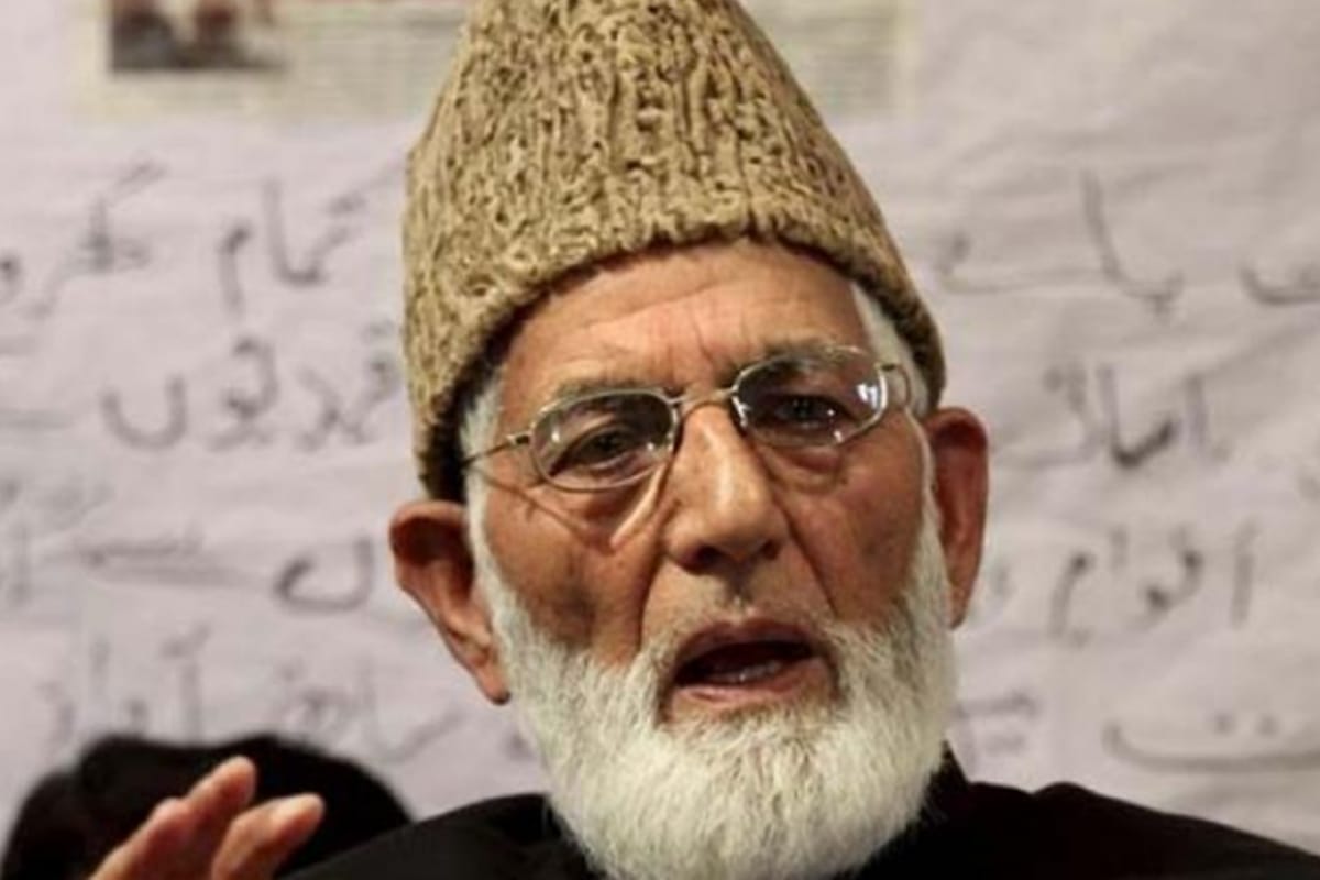 Jammu and Kashmir: Investigation begins on Geelani's body being wrapped in Pakistani flag, action may be taken against some family members