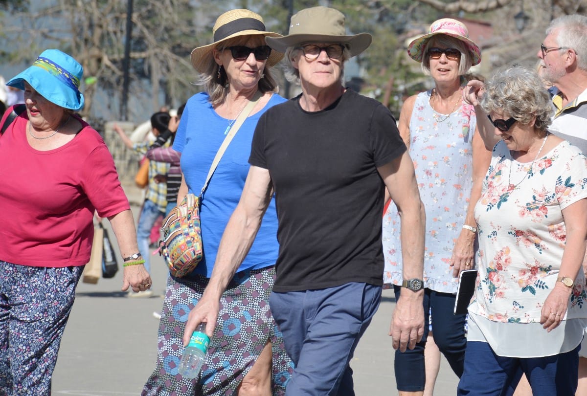Tourist boom in shimla This weekend hundred percent hotel occupancy in Shimla