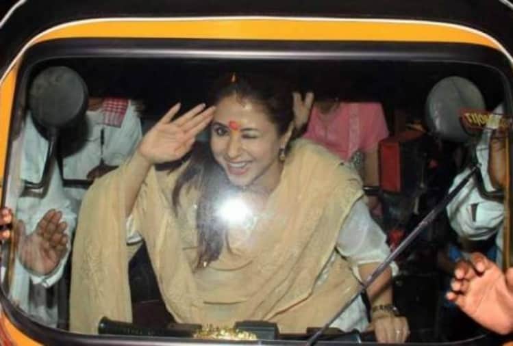 urmila matondkar auto drived durin lok sabha election campaign