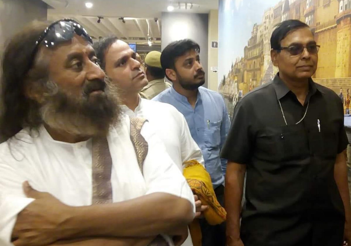 Shri shri ravishankar reached varanasi