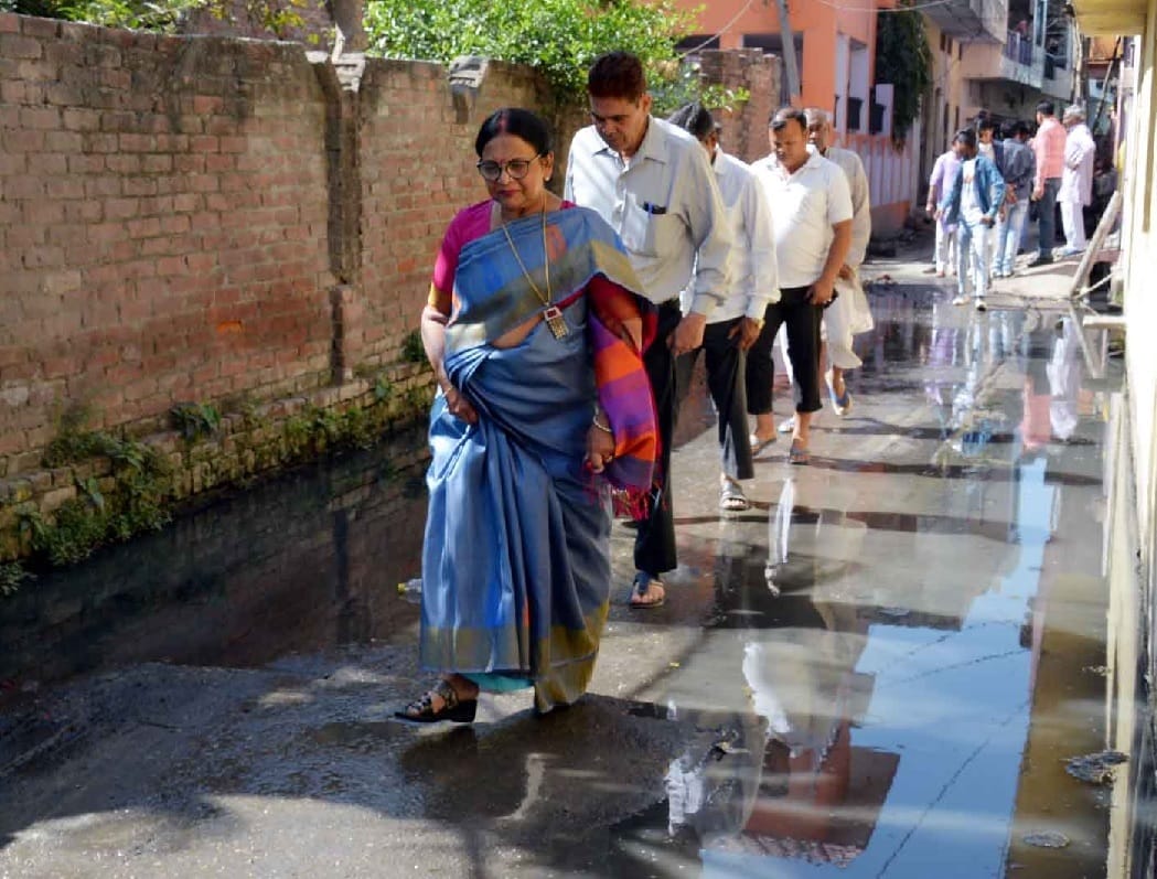 Chairperson and officer reached Saket colony