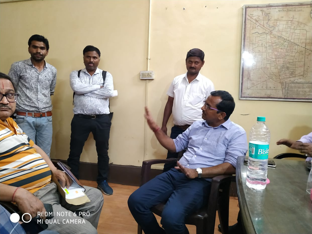 कर्मचारी ने वसूला पांच हजार, अफसरों को पता नहीं