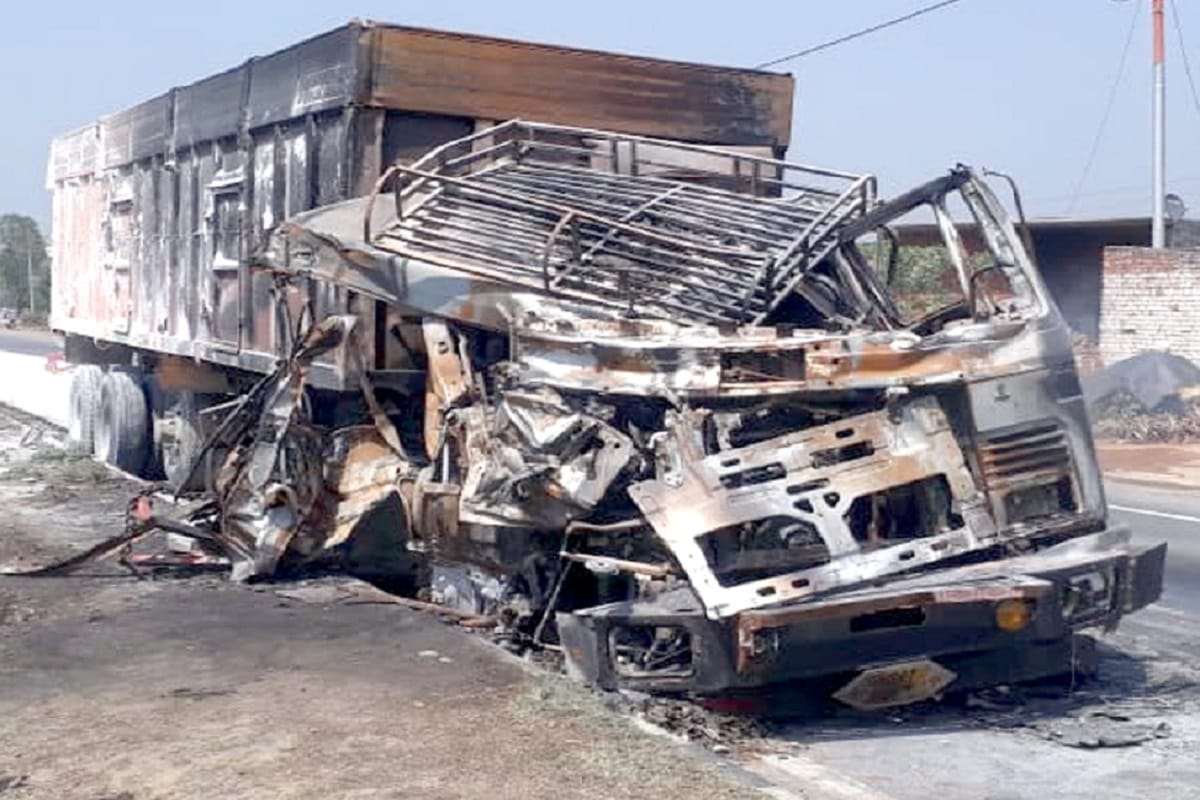 Two trucks collided in Saharanpur and the driver died due to burns