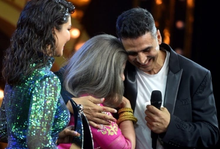 dimple kapadia reaction when saw akshay kumar blood stained