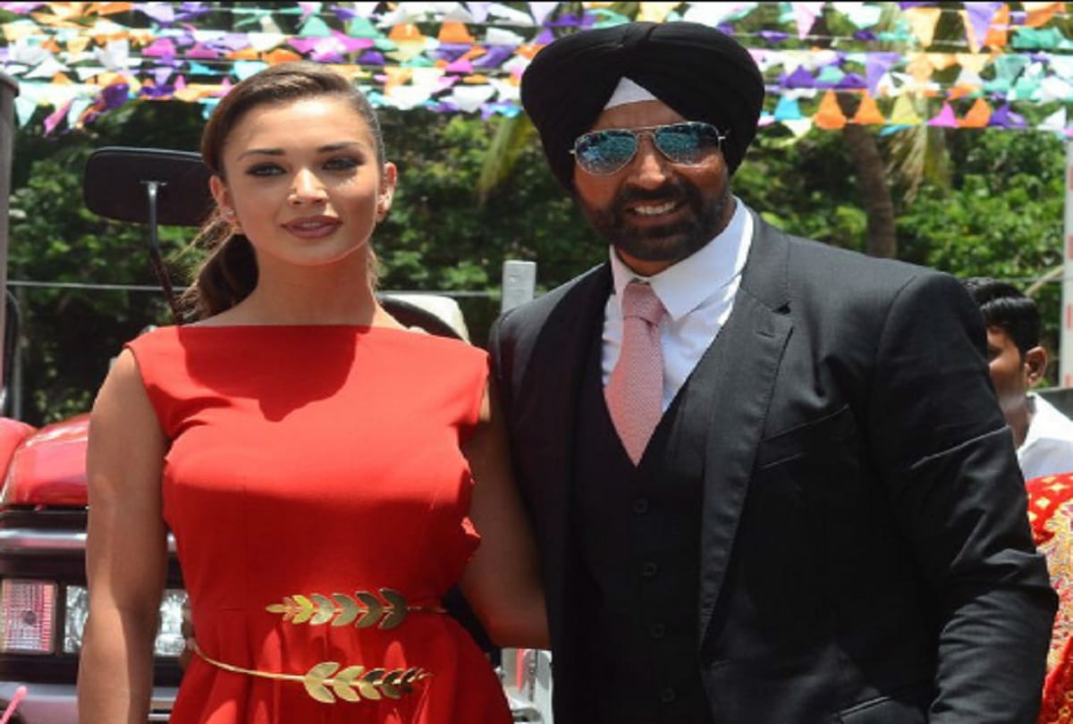 Akshay Kumar actress Amy Jackson pregnant before marriage shared latest picture