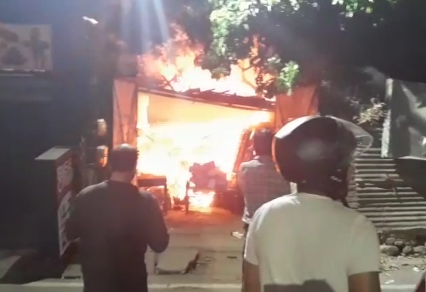 Blast and fire Broke out in residental Area Ragman Godown in dehradun 