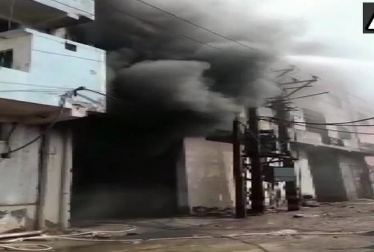 Fire break out in delhi samaypur badli plastic factory fire tenders at spot