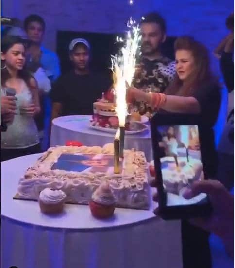 kapil sharma celebrate his birthday with mother and wife ginni chatrath