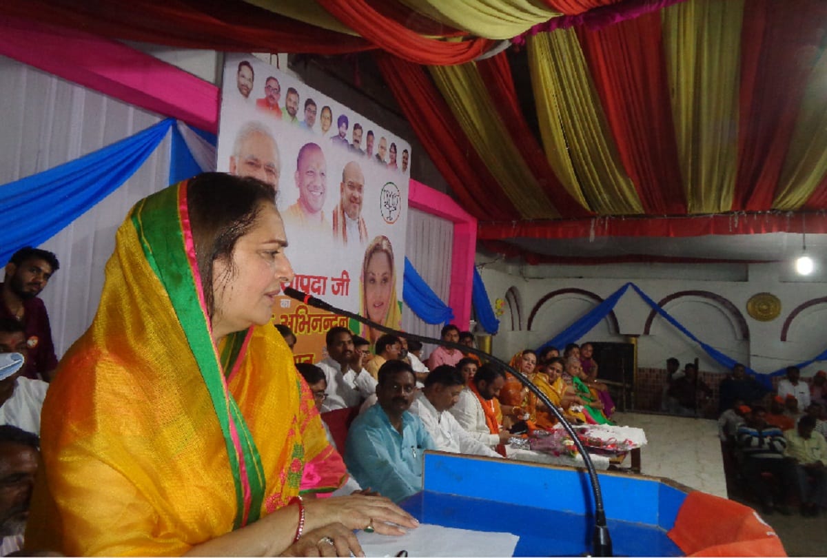 jayaprada attacks on azam khan without taking his name