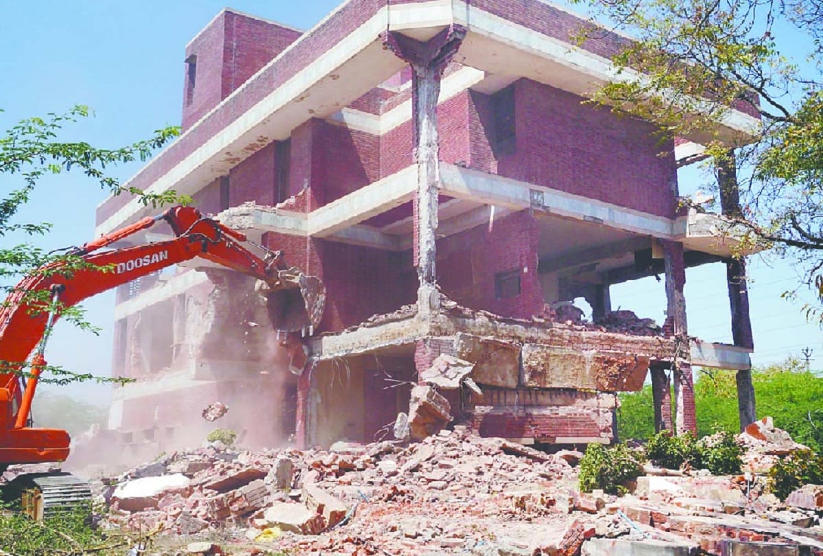 Destruction of 24 houses in Kant Enclave Faridabad started