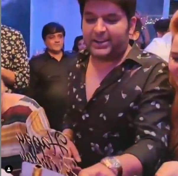kapil sharma celebrate his birthday with mother and wife ginni chatrath