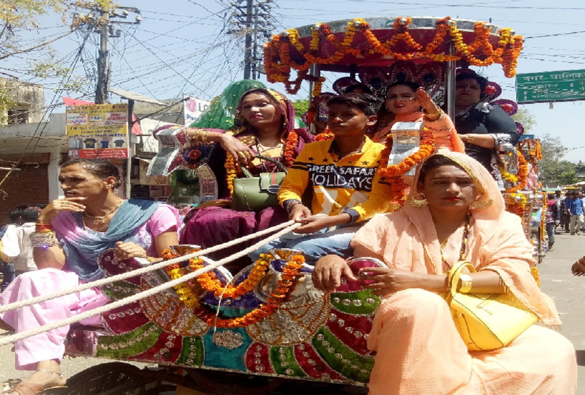 kinnars of several territories gathered in the Kalash Yatra