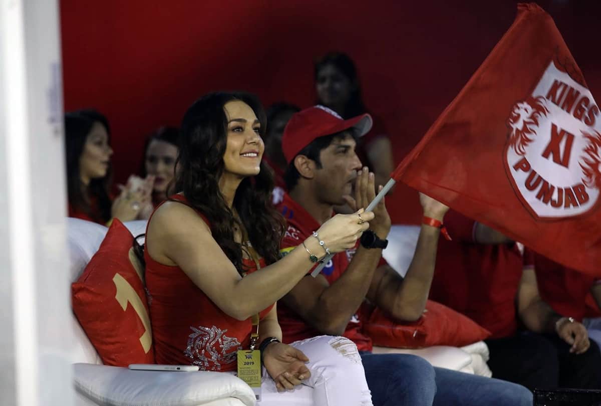 IPL 2019: Sushant Singh Rajput aka Dhoni came to cheer KXIP with Preity Zinta
