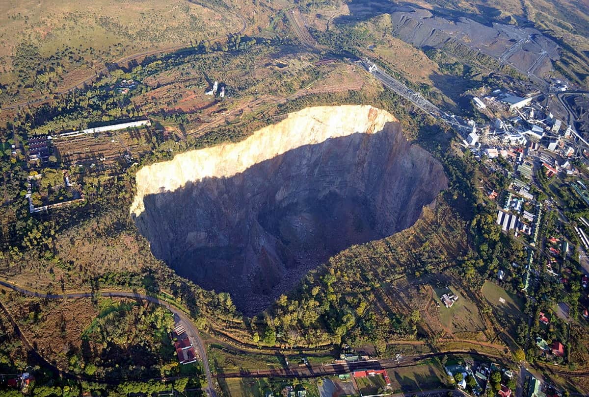 425 karat diamond found in diamond mine in south africa know about other big diamonds in world