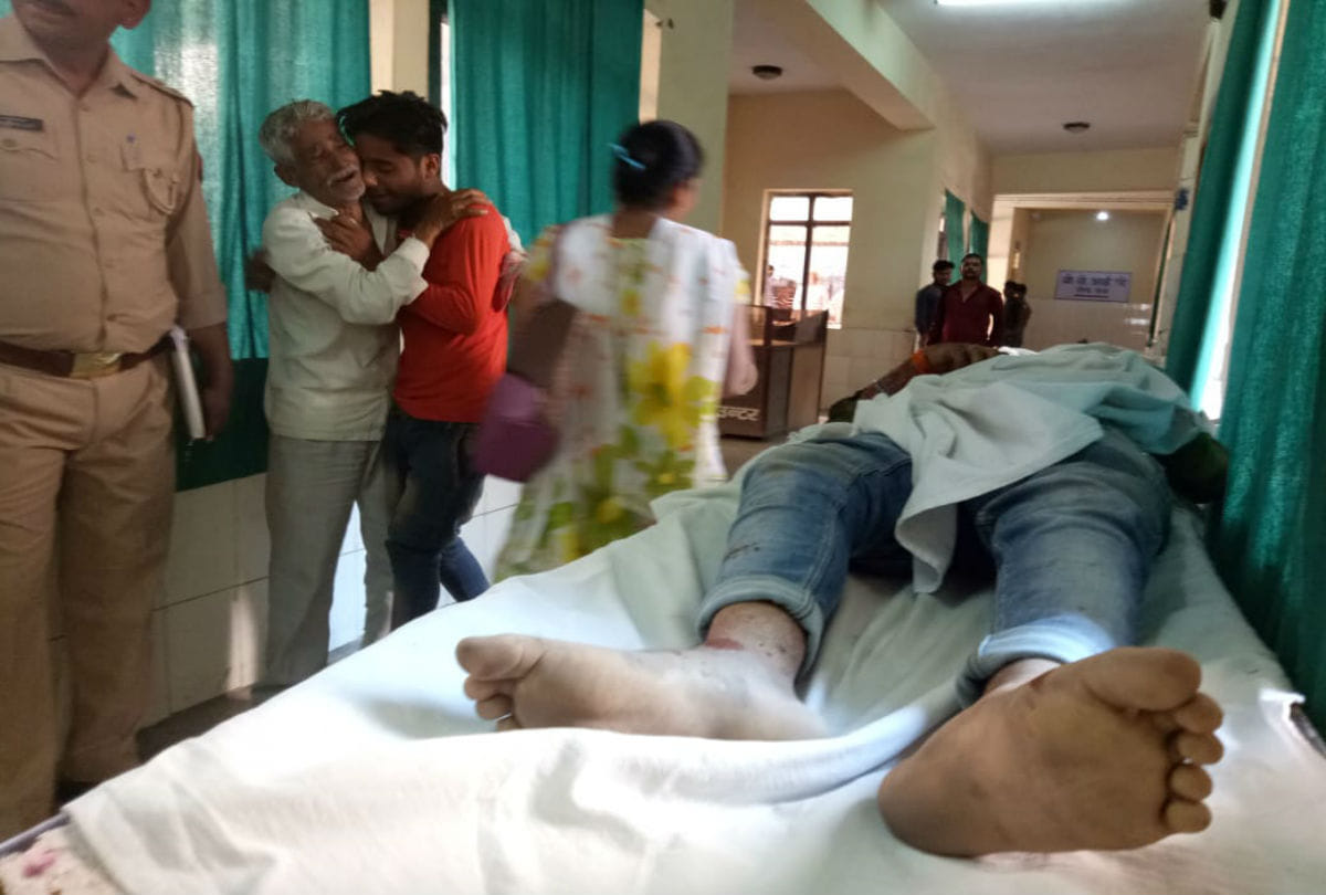 two youth died after bike collides with wall near agra fort
