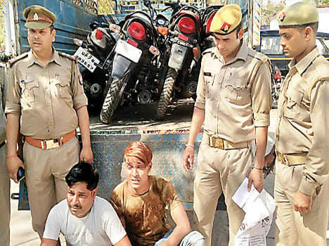 Two vehicle thieves arrested with five bikes