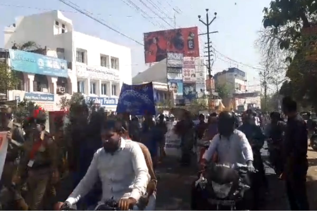 Aparajita: Students awareness people in Meerut for Voting in Amar Ujala 'Walkathon'