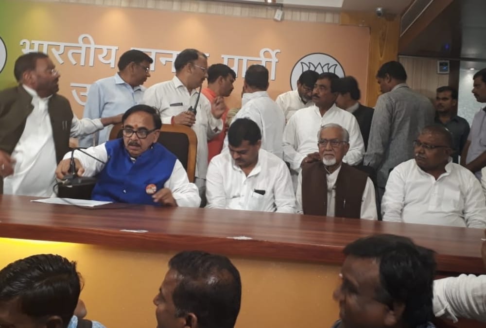 many BSP and SP leaders join BJP in Lucknow.