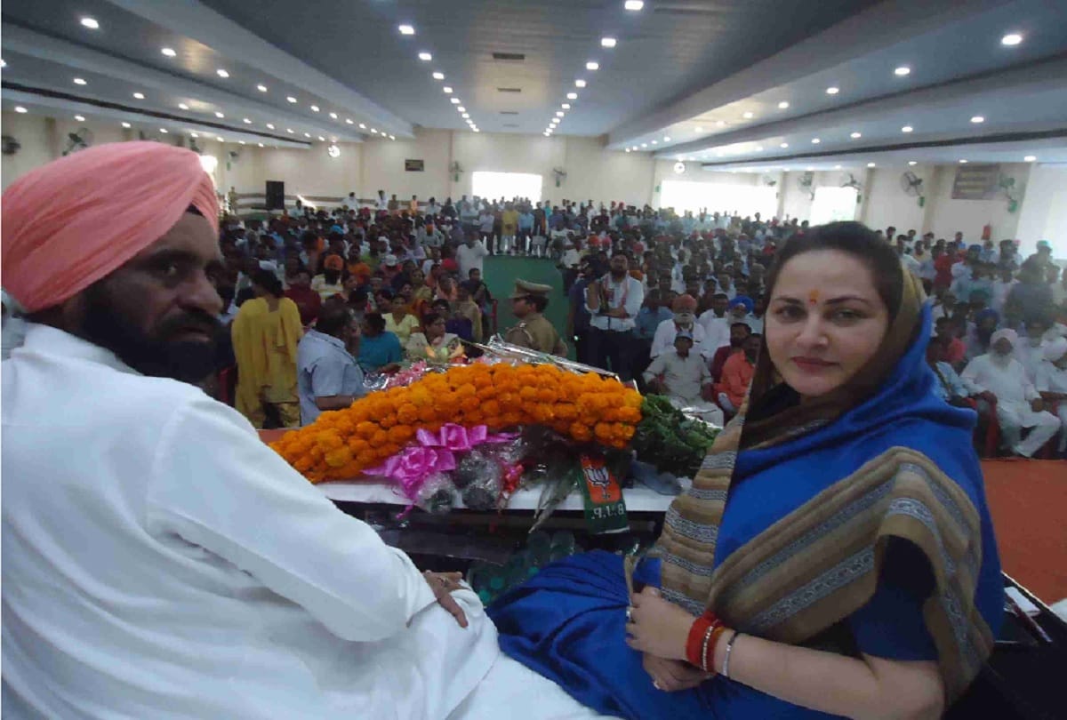 lok sabha elections 2019 BJP candidate Jaya Prada attacked on Azam Khan