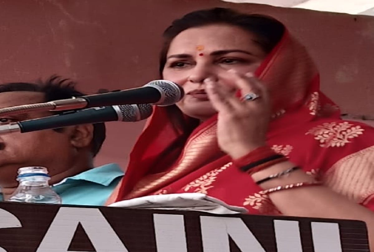 Lok Sabha Elections 2019: Jayaprada became emotional in first Rally after the nomination in rampur