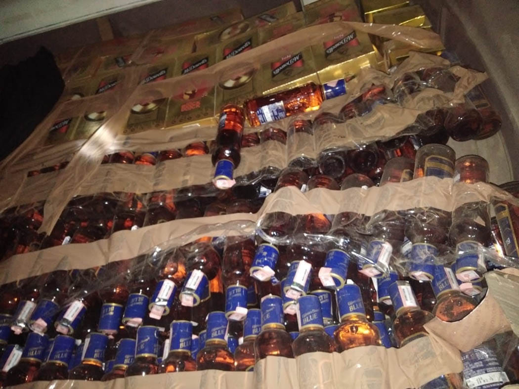 Chhatarpur: 250 boxes of liquor being illegally transported late night seized, one arrested, one absconding