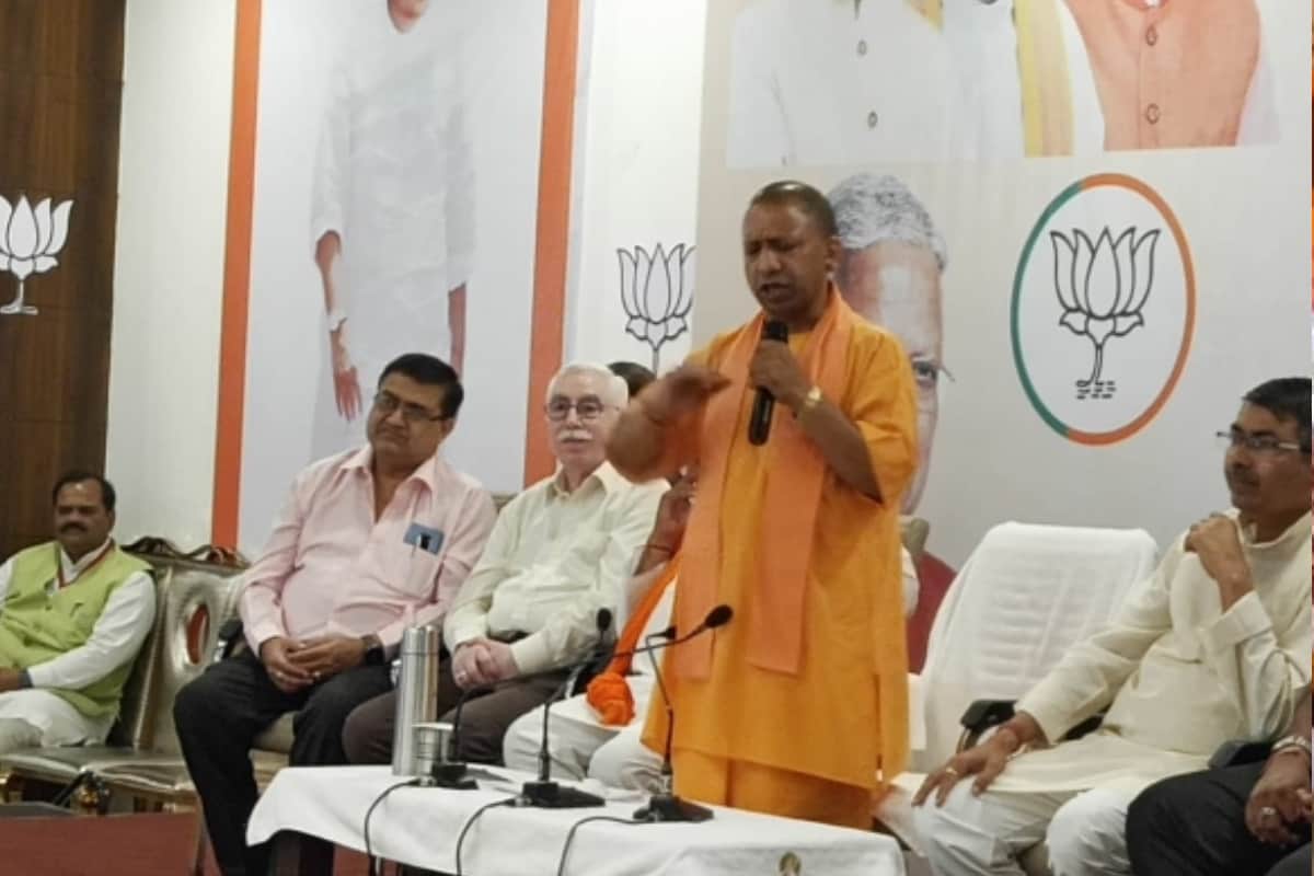 Lok sabha Elections 2019: cm yogi point out opposition, Ajit Singh favors of Muzaffarnagar rioters