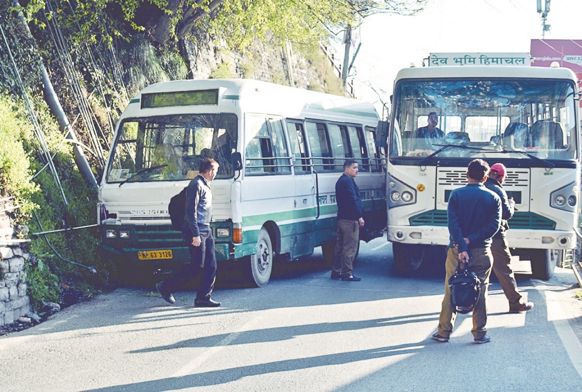 एचआरटीसी की खस्ताहाल स्कूल बसें