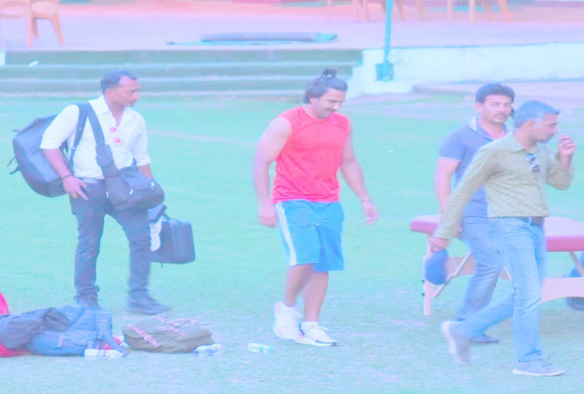 bollywood actor ranveer singh played cricket in dharamshala himachal