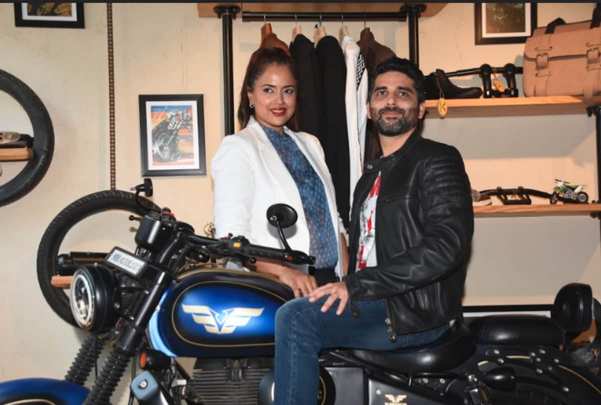 Sameera Reddy flaunts her baby bump at Varde Vardenchi store launch