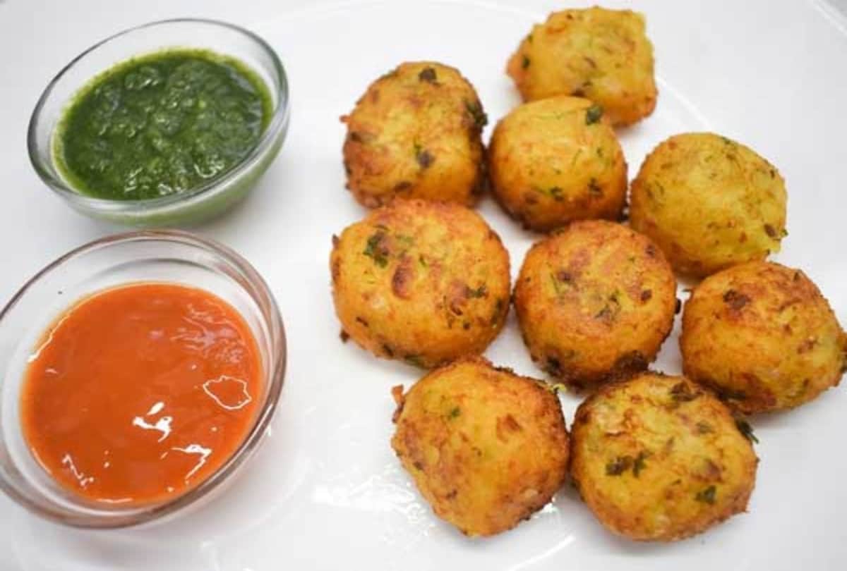 Chaitra Navratri 2020: try special dish aalu kela pakoda in navratri fast