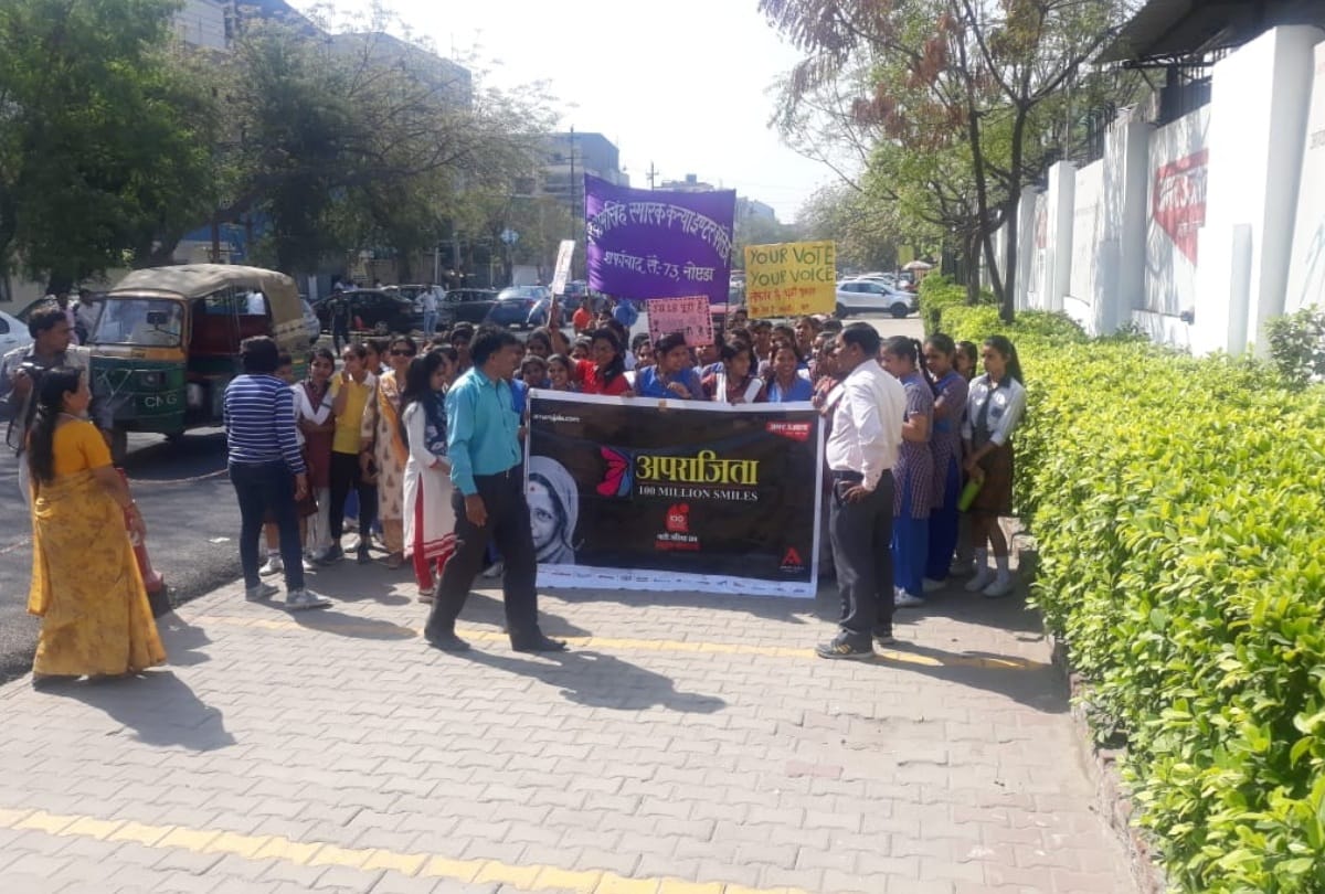 amar ujala aparajita mission shyam singh smarak kanya inter college students voter awareness rally