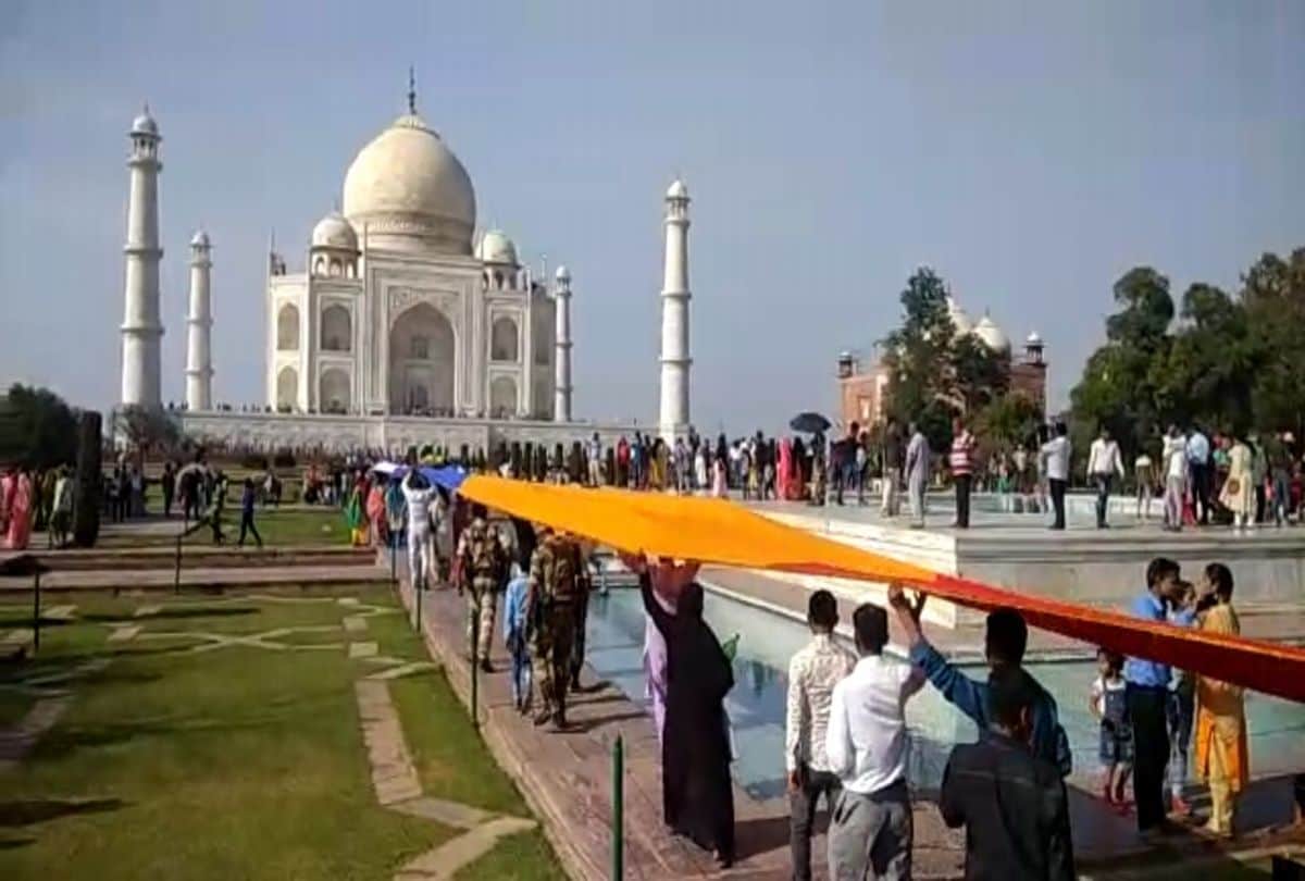 chadar poshi on shah jahan mumtaz grave at taj mahal