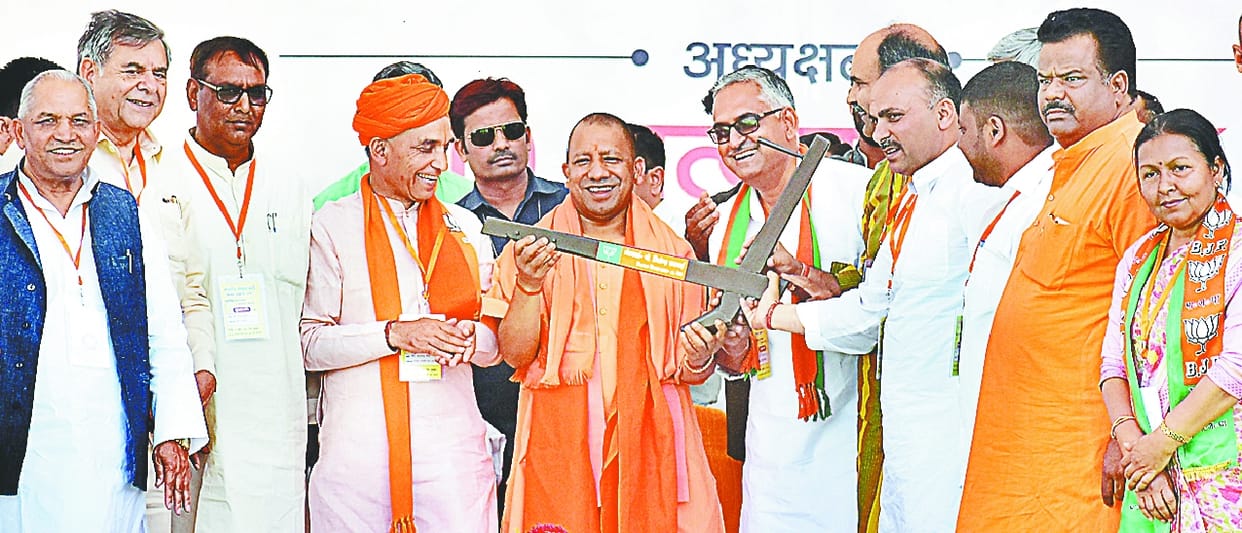 Yogi takes forward the agenda of Hindutva, emphasis on development