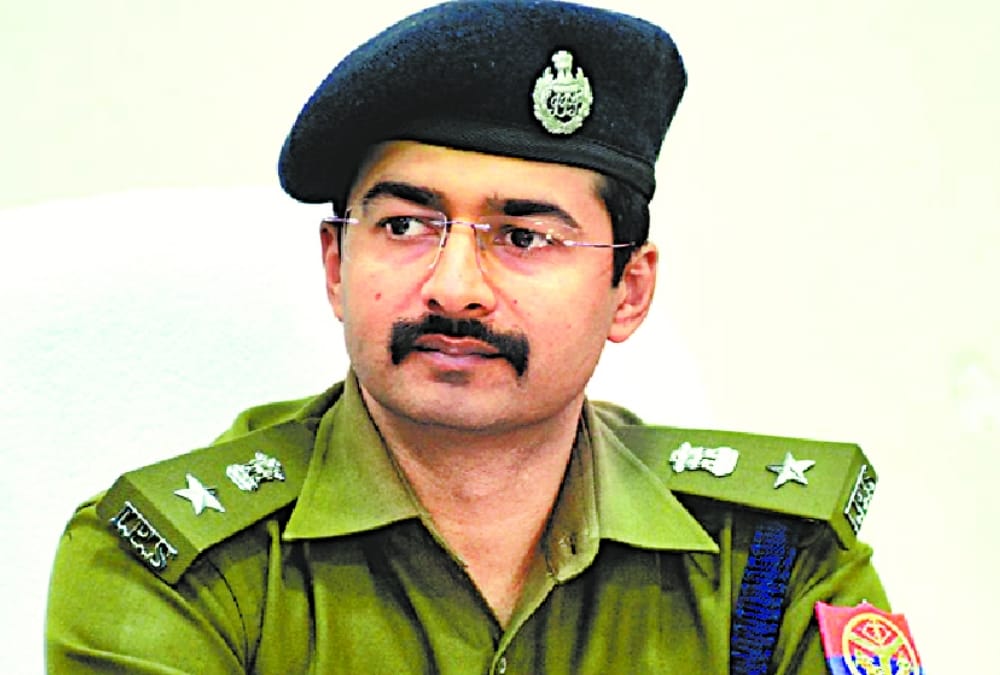 Election Commission permits suspension of Barabanki SP.